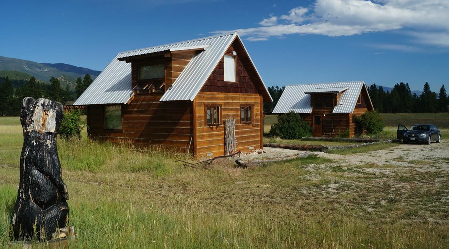 The cutest cabins on West Fork Road with complimentary Woodpecker Bear Alarm Clock