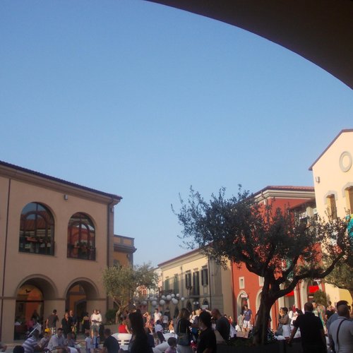 adidas outlet store castel guelfo di bologna