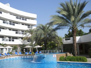 Piscina y playa