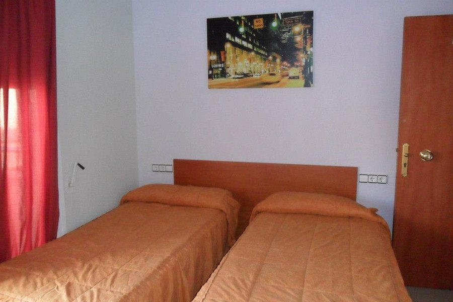 HOSTAL ROC BLANC (Terrassa, Provincia de Barcelona ...