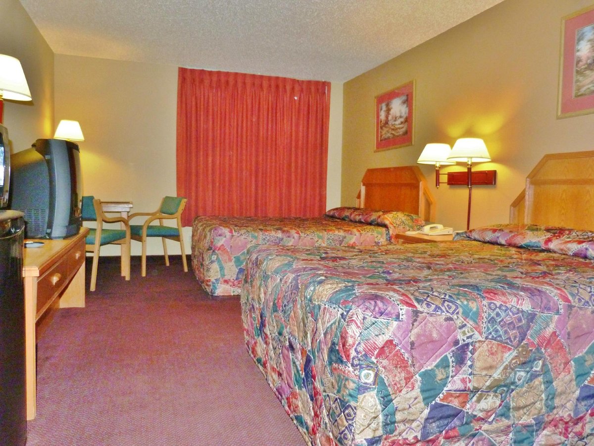 Budget Inn & Suites Rooms: Pictures & Reviews - Tripadvisor