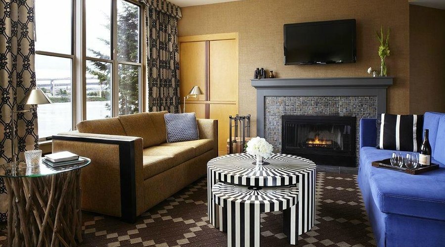 Fireplace Suite Living