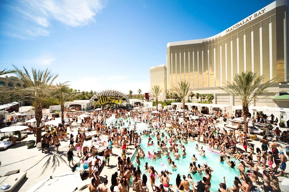 Las Vegas Pool Parties Complete Rundown Of Locations & Hotels