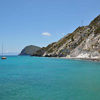 Spiaggia sotto la cava