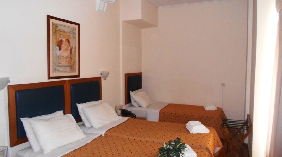 TRIPLE ROOM