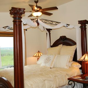 The Grandview Suite Queen Bed