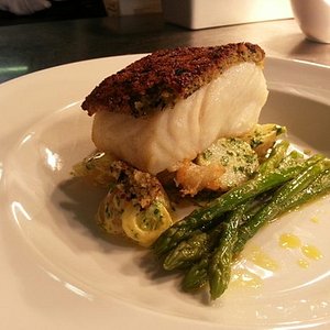 Cod with olive crust and Asparagus