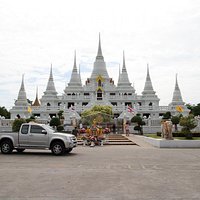 Wat Asokaram in Samut Prakan Thailand - Minas Tirith!