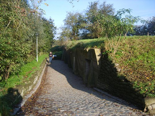 Des habitants d'Ypres recréent un cimetière de la Première Guerre