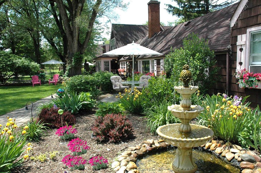 LAZY CLOUD LODGE BED AND BREAKFAST Prices & B&B Reviews (Fontana, WI