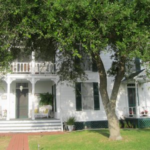 Arrival at the Stanley-Fisher House