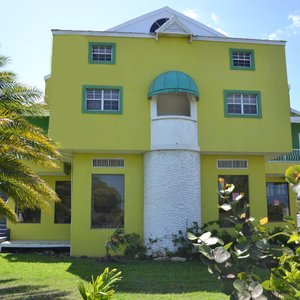 Entrance to Valley Creek Hotel