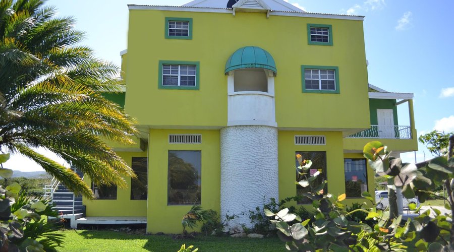 Entrance to Valley Creek Hotel