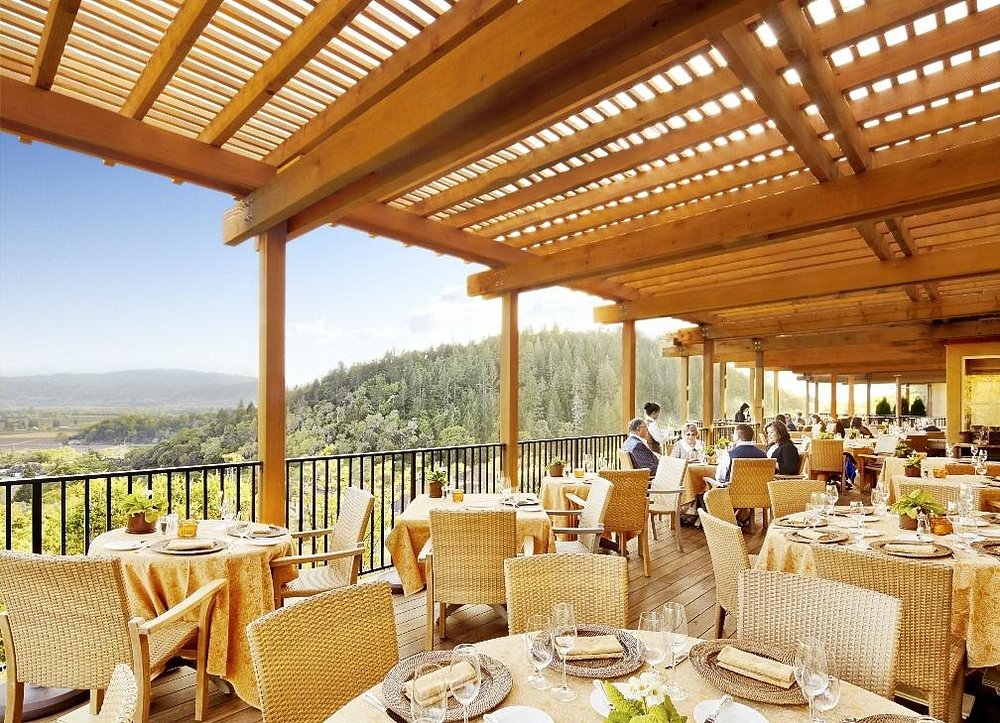 https://dynamic-media-cdn.tripadvisor.com/media/photo-o/04/43/dd/32/auberge-du-soleil-restaurant.jpg?w=1000&h=-1&s=1