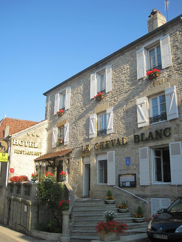 Le Cheval Blanc - 3-stars Hotel Restaurant, Langres - OFFICIAL WEBSITE