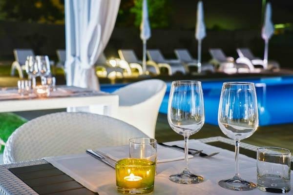 Pool side dining
