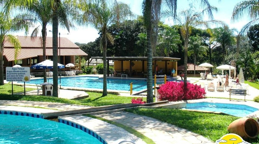 Água mineral em todas as piscinas