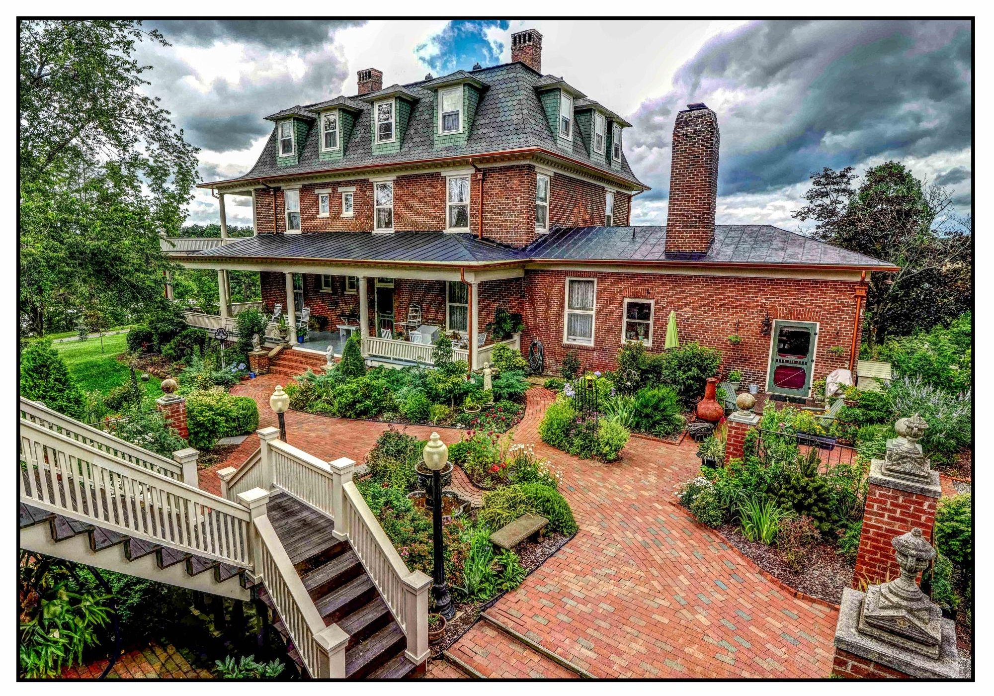 The Reynolds Mansion by null