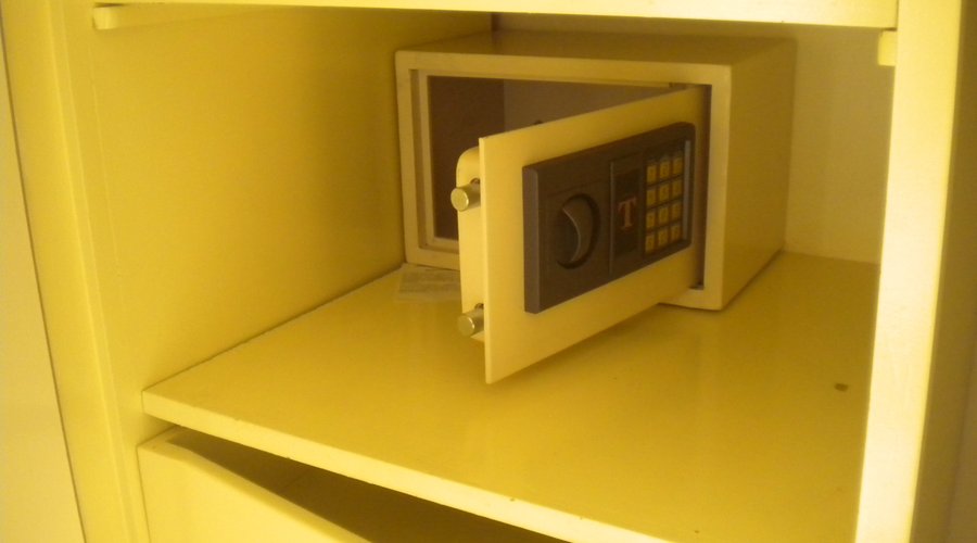 cofre de seguridad en todas las habitaciones