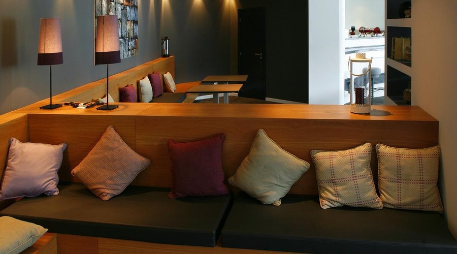 The lounge bar (swimmingpool)