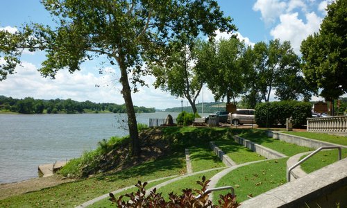 Hotel located right on the river