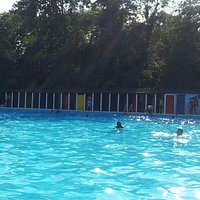 Tooting Lido in the high of summer