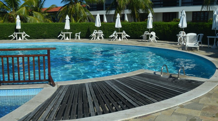 Piscina muito boa.