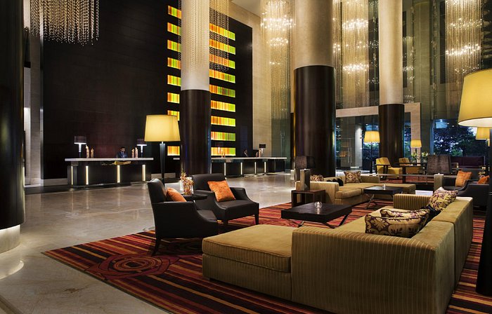 Experience luxury at the JW Lounge – the ideal space to meet and greet!