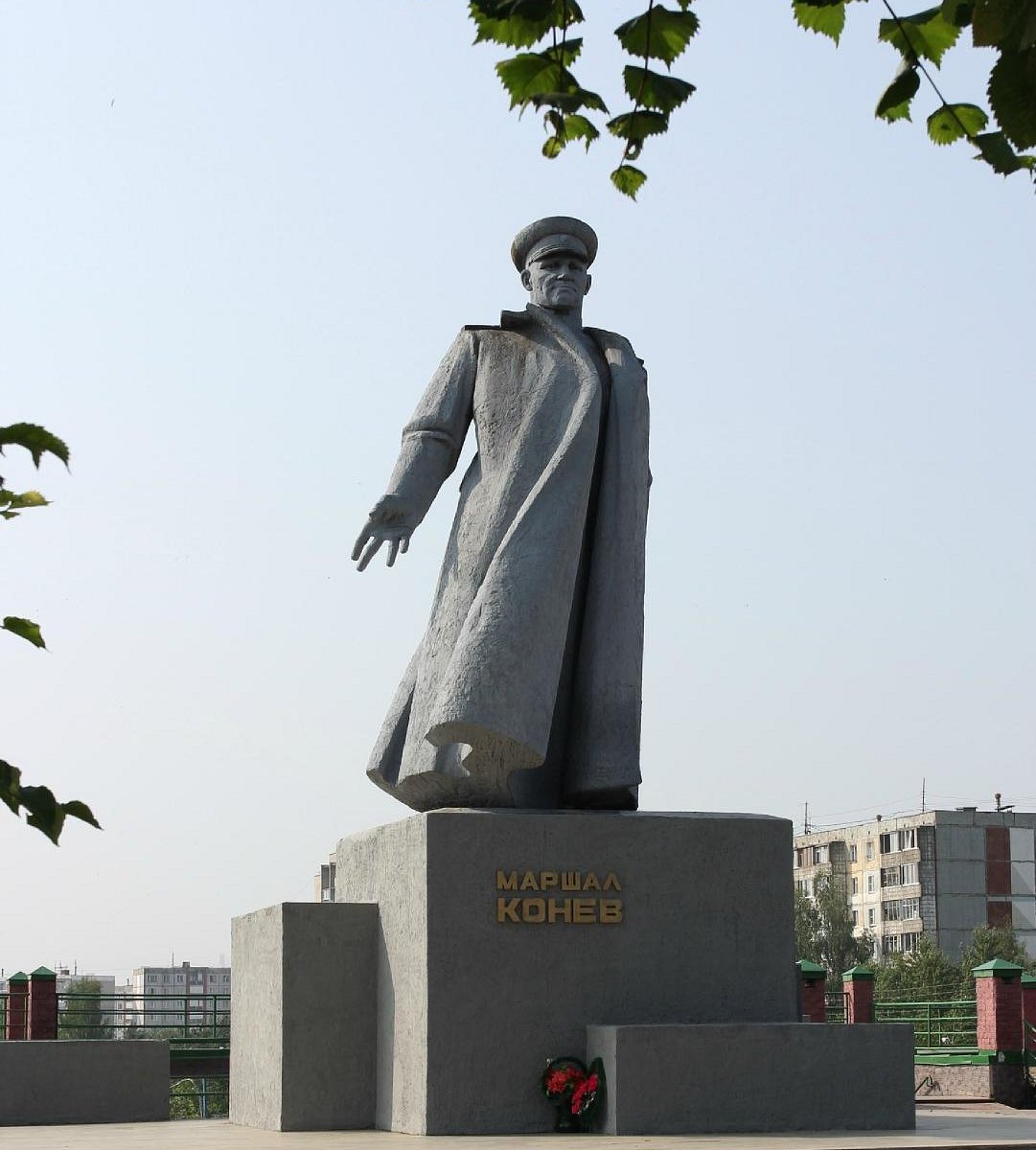 Памятник маршалу Коневу Киров