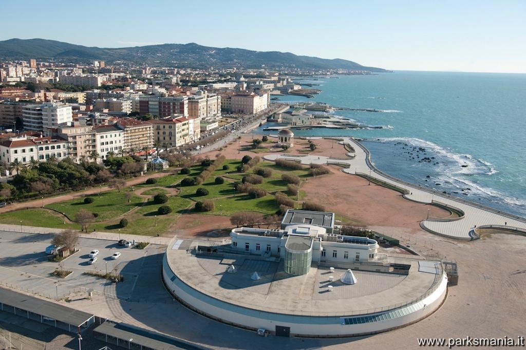 Terraço Mascagni Em Livorno, Ponto De Vista Ao Longo Do Mar Com O