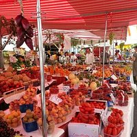 Sabato mattina d'agosto a passeggio al mercato...