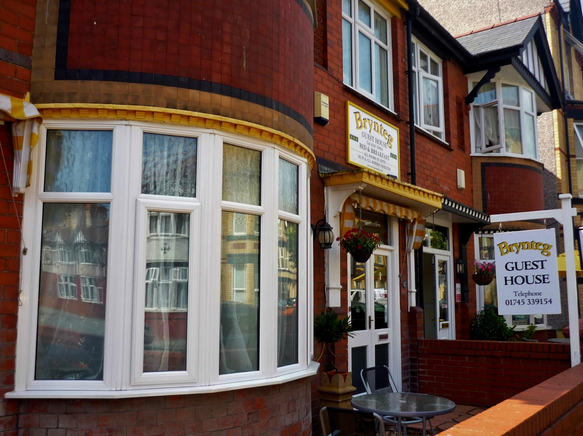 BEACHSIDE BED AND BREAKFAST - Prices & Guest House Reviews (Rhyl, North ...