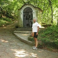 piccolo santuario che si incontra salendo per la via sacra