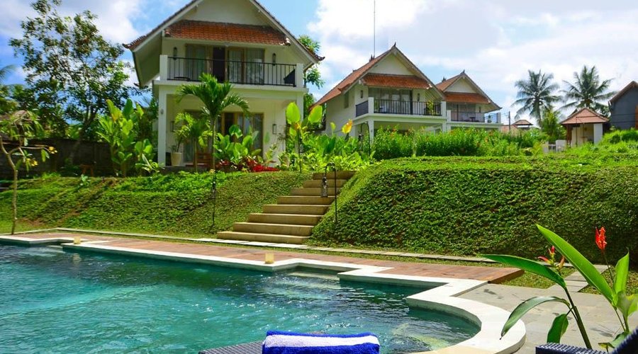 Villas and pool