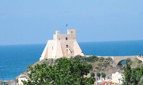 Torre Truglia, vista da nord est.