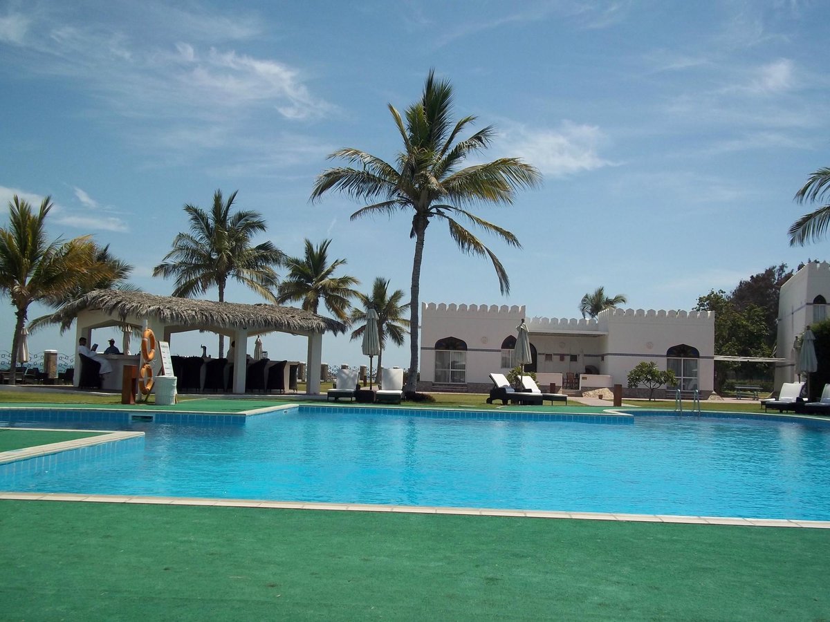 Sohar Beach Hotel Pool: Pictures & Reviews - Tripadvisor