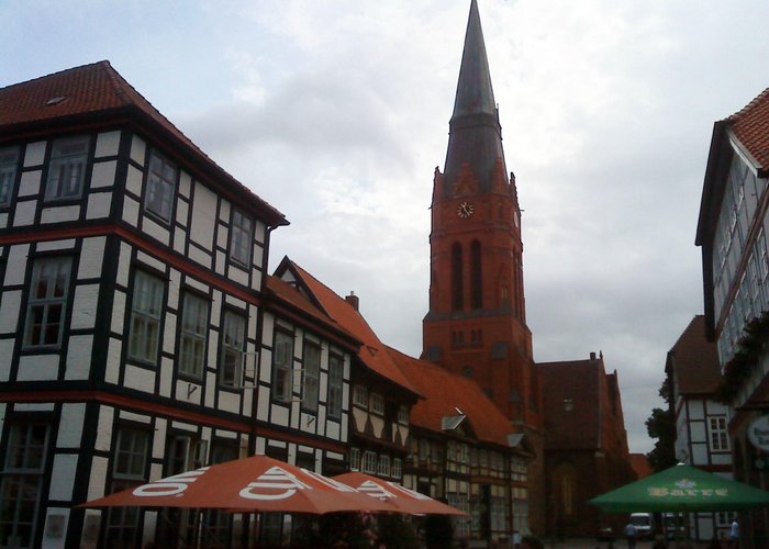 Blick vom Markt auf die Kirche
