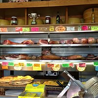 Il bancone dei salumi