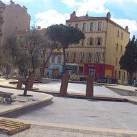 Le Cours Julien pendant les travaux sur la fontaine.