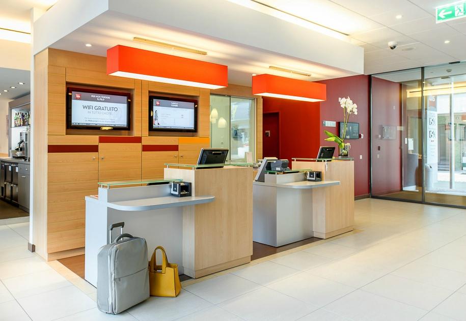 ibis Lugano Paradiso by null