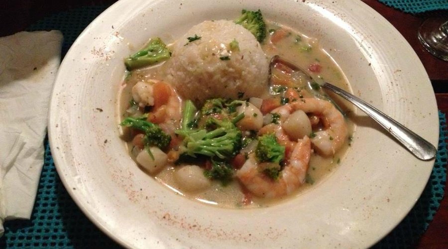 Capesante, scampi e cozze in brodo con tortino di riso