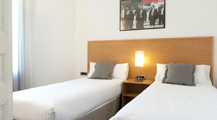 Twin bedroom
