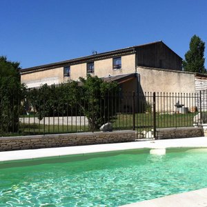Chez Lyne , vue de la piscine