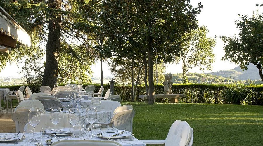 tavoli in giardino