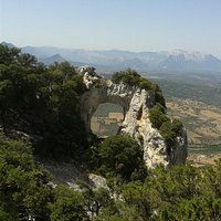 la valle del Cedrino e i monti di Dorgali visti da Sa Pedra Istampada