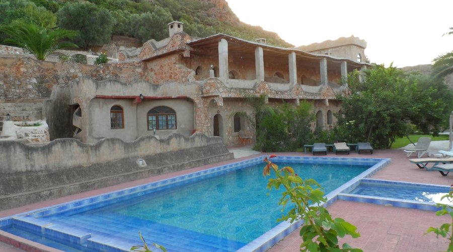 les chambres et la piscine