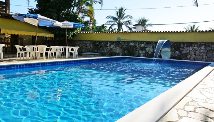 Piscina com cascata