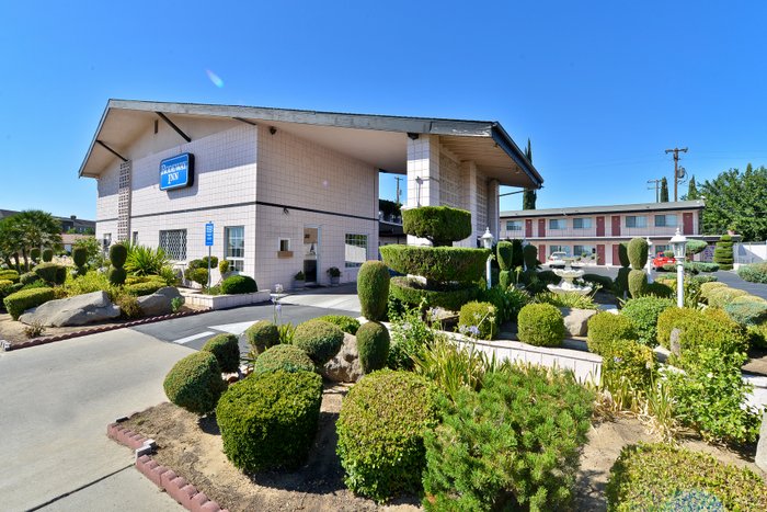 RODEWAY INN NEAR UNIVERSITY - GATEWAY TO YOSEMITE - Prices & Motel ...