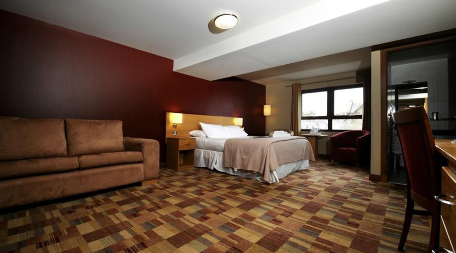 Spacious Room with Sitting area