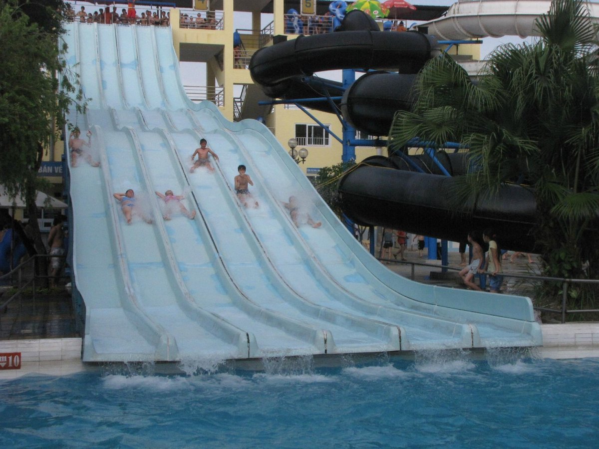 https://dynamic-media-cdn.tripadvisor.com/media/photo-o/04/63/49/95/ho-tay-water-park.jpg?h=-1&s=1&w=1200